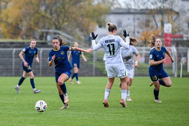 09 11 2025, Football, 2 Womens Bundesliga, 2025 2026, Matchday 10, VfL Wolfsburg II SG 99 Andernach Lisa Kossmann 6 Andernach drives the ball forward