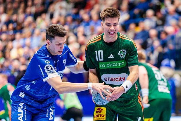 v l Frederik Simak TBV Lemgo Lippe, 08 , Renars Uscins TSV Hannover Burgdorf, 10 GER, TBV Lemgo Lippe vs TSV Hannover Burgdorf, Handball, 1 Bundesliga, Matchday 11, Season 2025 2026, 09 11 2025 GER, TBV Lemgo Lippe vs TSV Hannover Burgdorf, Handball, 1 Bundesliga, Matchday 11, Season 2025 2026, 09 11 2025 Lemgo Copyright: xEibner-Pressefoto JanxRollingerx EP_JSK