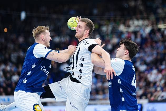 Nico Schoettle Bergischer HC, 08 , Domagoj Duvnjak THW Kiel, 04 , Aron Seesing Bergischer HC, 49 GER, THW Kiel vs Bergischer HC, Handball, 1 Bundesliga, Matchday 11, Season 2025 2026, 09 11 2025 GER, THW Kiel vs Bergischer HC, Handball, 1 Bundesliga, Matchday 11, Season 2025 2026, 09 11 2025 Kiel Copyright: xEibner-Pressefoto MarcelxvonxFehrnx EP_MFN