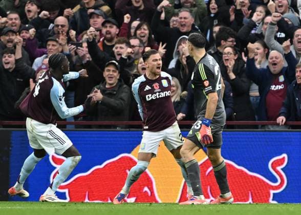 Birmingham, England, 9th November 2025. Emiliano Martinez of Aston Villa celebrates saving a penalty from Antoine Semenyo of Bournemouth during the Aston Villa vs AFC Bournemouth Premier League match at Villa Park, Birmingham. Picture credit should read: Cody Froggatt Sportimage EDITORIAL USE ONLY. No use with unauthorised audio, video, data, fixture lists, club league logos or live services. Online in-match use limited to 120 images, no video emulation. No use in betting, games or single club league player publications. SPI_033_CF_ASTON_VILLA_V_BOURNEMOUTH SPI-4279-0033