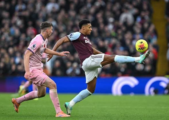 Birmingham, England, 9th November 2025. Ollie Watkins of Aston Villa controls the ball during the Aston Villa vs AFC Bournemouth Premier League match at Villa Park, Birmingham. Picture credit should read: Cody Froggatt Sportimage EDITORIAL USE ONLY. No use with unauthorised audio, video, data, fixture lists, club league logos or live services. Online in-match use limited to 120 images, no video emulation. No use in betting, games or single club league player publications. SPI_034_CF_ASTON_VILLA_V_BOURNEMOUTH SPI-4279-0034