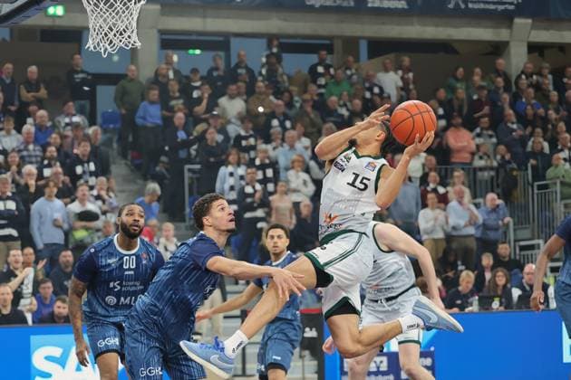 v li , Kevin McClain MLP Academics Heidelberg, 3 , Jordan Roland Vet Concept Gladiators Trier, 15 GER, MLP Academics Heidelberg vs Vet Concept Gladiators Trier, Basketball, easycredit Basketball Bundesliga, 7 Matchday, Season, 2025 2026, 09 11 2025 GER, MLP Academics Heidelberg vs Vet Concept Gladiators Trier, Basketball, easycredit Basketball Bundesliga, 7 Matchday, Season, 2025 2026, 09 11 2025 Heidelberg Copyright: xEibner-Pressefoto JoergxHirschx EP_JHH