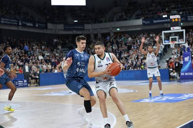 v li in duel, Dusan Neskovic MLP Academics Heidelberg, 7 , E Rapieque Vet Concept Gladiators Trier, 21 GER, MLP Academics Heidelberg vs Vet Concept Gladiators Trier, Basketball, easycredit Basketball Bundesliga, 7 Matchday, Season, 2025 2026, 09 11 2025 GER, MLP Academics Heidelberg vs Vet Concept Gladiators Trier, Basketball, easycredit Basketball Bundesliga, 7 Matchday, Season, 2025 2026, 09 11 2025 Heidelberg Copyright: xEibner-Pressefoto JoergxHirschx EP_JHH