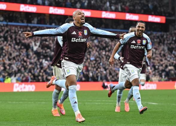 Birmingham, England, 9th November 2025. Donyell Malen of Aston Villacelebrates scoring his sides fourth goal during the Aston Villa vs AFC Bournemouth Premier League match at Villa Park, Birmingham. Picture credit should read: Cody Froggatt Sportimage EDITORIAL USE ONLY. No use with unauthorised audio, video, data, fixture lists, club league logos or live services. Online in-match use limited to 120 images, no video emulation. No use in betting, games or single club league player publications. SPI_046_CF_ASTON_VILLA_V_BOURNEMOUTH SPI-4279-0046