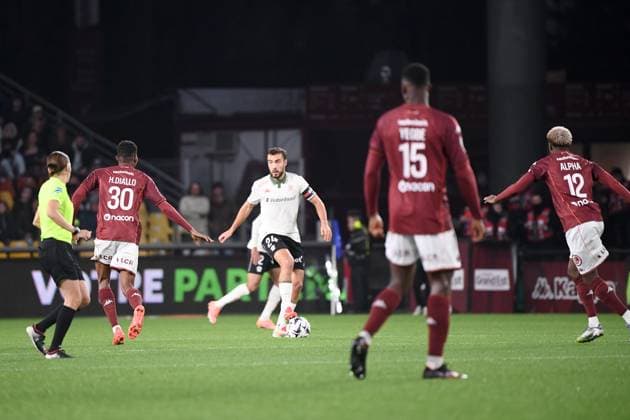 FC Metz v OGC Nice - Ligue 1 McDonald s 2025 2026 24 Charles VANHOUTTE (ogcn) during the Ligue 1 McDonald s match between Metz and Nice at Stade Saint-Symphorien on November 9, 2025 in Metz, France. Metz France  Copyright: xFEPx 776348196