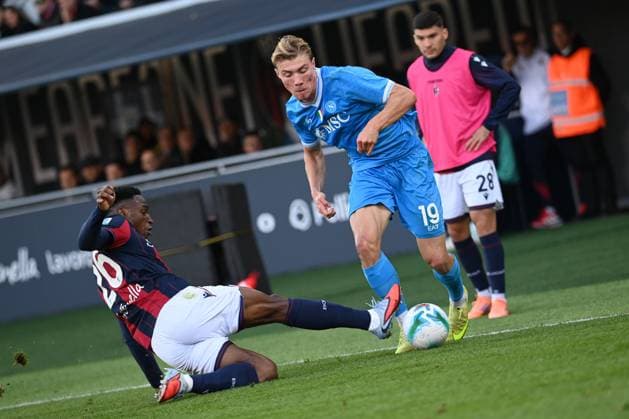 Hojlund Rasmus (SSC Napoli) in action hindered by Jhon Lucumi (Bologna FC) during Bologna FC vs SSC Napoli, Italian soccer Serie A match in Bologna, Italy, November 09 2025  Copyright: xGianlucaxRicci IPAxSportx xipa-agency.netx xx IPA_67746859 IPA_Agency_IPA67746859