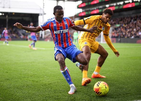 Crystal Palace gegen Brighton Hove Albion 09 November 2025, London Premier League Fußball Crystal Palace gegen Brighton Hove Albion Tyrick Mitchell von Crystal Palace und Georginio Rutter von Brighton Hove Albion Foto Jacques Feeney Abseits London UK  Copyright: xJacquesxFeeneyx xOffsidexOffside