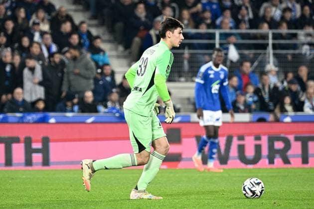 RC Strasbourg Alsace v LOSC Lille - Ligue 1 McDonald s 2025 2026 39 Mike PENDERS (rcsa) during the Ligue 1 McDonald s match between Strasbourg and Lille at Stade de la Meinau on November 9, 2025 in Strasbourg, France. Strasbourg France  Copyright: xFEPx 776348200