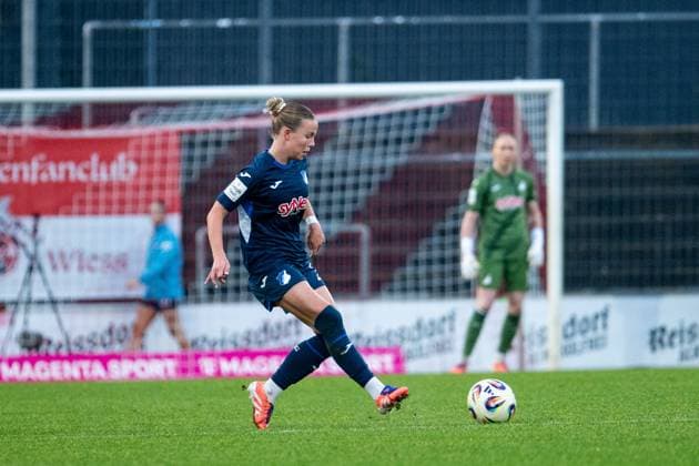 Laura Gloning TSG Hoffenheim, 20 on the ball, GER, 1 FC Koeln vs TSG 1899 Hoffenheim, Football Google Pixel Frauen Bundesliga, 10 Spieltag, Saison 2025 2026, 09 11 2025 DFB regulations prohibit any use of photographs as image sequences and or quasi video GER, 1 FC Koeln vs TSG 1899 Hoffenheim, Football Google Pixel Frauen Bundesliga, 10 Spieltag, Saison 2025 2026, 09 11 2025 Koeln Copyright: xEibner-Pressefoto Memmlerx EP_MMR