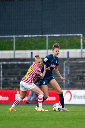 Franziska Harsch TSG Hoffenheim, 17 in duel with Laura Vogt FC Koeln, 8 , GER, 1 FC Koeln vs TSG 1899 Hoffenheim, Football Google Pixel Frauen Bundesliga, 10 Spieltag, Saison 2025 2026, 09 11 2025 DFB regulations prohibit any use of photographs as image sequences and or quasi video GER, 1 FC Koeln vs TSG 1899 Hoffenheim, Football Google Pixel Frauen Bundesliga, 10 Spieltag, Saison 2025 2026, 09 11 2025 Koeln Copyright: xEibner-Pressefoto Memmlerx EP_MMR