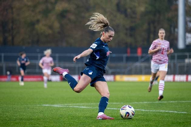 Jill Janssens TSG Hoffenheim, 09 on the ball, GER, 1 FC Koeln vs TSG 1899 Hoffenheim, Football Google Pixel Women Bundesliga, 10 Matchday, Season 2025 2026, 09 11 2025 DFB regulations prohibit any use of photographs as image sequences and or quasi video GER, 1 FC Koeln vs TSG 1899 Hoffenheim, Football Google Pixel Women Bundesliga, 10 Matchday, Season 2025 2026, 09 11 2025 Koeln Copyright: xEibner-Pressefoto Memmlerx EP_MMR