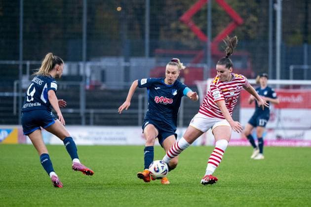 Vanessa Diehm TSG Hoffenheim, 06 in duel with Martyna Wiankowska FC Koeln, 26 , GER, 1 FC Koeln vs TSG 1899 Hoffenheim, Football Google Pixel Frauen Bundesliga, 10 Spieltag, Saison 2025 2026, 09 11 2025 DFB regulations prohibit any use of photographs as image sequences and or quasi video GER, 1 FC Koeln vs TSG 1899 Hoffenheim, Football Google Pixel Frauen Bundesliga, 10 Spieltag, Saison 2025 2026, 09 11 2025 Koeln Copyright: xEibner-Pressefoto Memmlerx EP_MMR