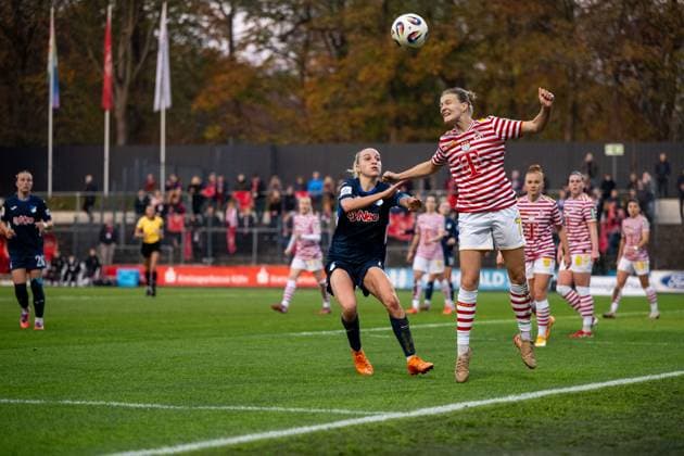 Vanessa Diehm TSG Hoffenheim, 06 in duel with Anna Lena Stolze FC Koeln, 7 , GER, 1 FC Koeln vs TSG 1899 Hoffenheim, Fußball Google Pixel Frauen Bundesliga, 10 Spieltag, Saison 2025 2026, 09 11 2025 DFB regulations prohibit any use of photographs as image sequences and or quasi video GER, 1 FC Koeln vs TSG 1899 Hoffenheim, Fussball Google Pixel Frauen Bundesliga, 10 Spieltag, Saison 2025 2026, 09 11 2025 Koeln Copyright: xEibner-Pressefoto Memmlerx EP_MMR