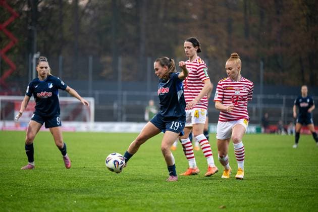 Marie Steiner TSG Hoffenheim, 19 in duel with Sara Agrez FC Koeln, 4 , GER, 1 FC Koeln vs TSG 1899 Hoffenheim, Football Google Pixel Frauen Bundesliga, 10 Spieltag, Saison 2025 2026, 09 11 2025 DFB regulations prohibit any use of photographs as image sequences and or quasi video GER, 1 FC Koeln vs TSG 1899 Hoffenheim, Football Google Pixel Frauen Bundesliga, 10 Spieltag, Saison 2025 2026, 09 11 2025 Koeln Copyright: xEibner-Pressefoto Memmlerx EP_MMR