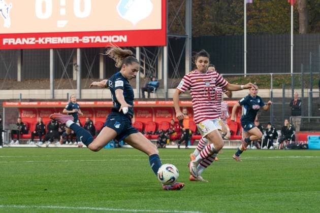 Jill Janssens (9 TSG Hoffenheim) and Martyna Wiankowska (26 1. FC Köln) during the Google Pixel Frauen-Bundesliga between 1. FC Köln and TSG Hoffenheim at Franz-Kremer-Stadion in Cologne, Germany. Copyright: xQianruxZhang SPPx Sportspressphoto_SPR59667
