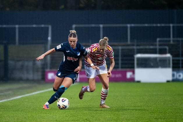 Laura Gloning TSG Hoffenheim, 20 in duel with Anna Lena Stolze FC Koeln, 7 , GER, 1 FC Koeln vs TSG 1899 Hoffenheim, Football Google Pixel Frauen Bundesliga, 10 Spieltag, Saison 2025 2026, 09 11 2025 DFB regulations prohibit any use of photographs as image sequences and or quasi video GER, 1 FC Koeln vs TSG 1899 Hoffenheim, Football Google Pixel Frauen Bundesliga, 10 Spieltag, Saison 2025 2026, 09 11 2025 Koeln Copyright: xEibner-Pressefoto Memmlerx EP_MMR
