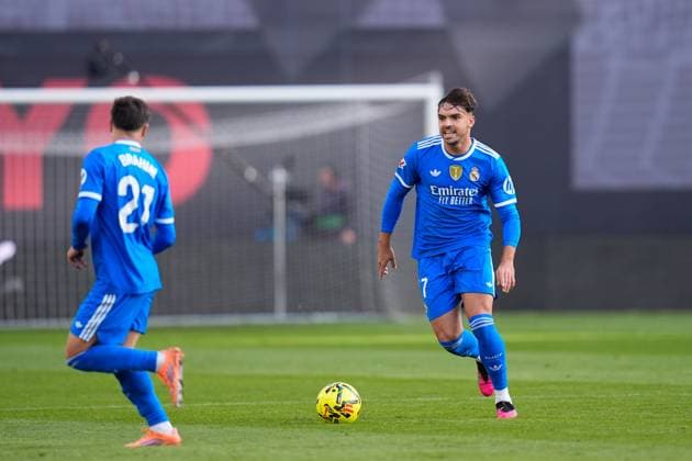 November 9, 2025, Madrid, Madrid, Spain: Raul Asencio of Real Madrid CF in action during the Spanish League, LaLiga EA Sports, football match played between Rayo Vallecano and Real Madrid C.F. at Estadio de Vallecas on November 9, 2025, in Madrid, Spain. Madrid Spain - ZUMAa181 20251109_zaa_a181_121 Copyright: xDennisxAgyemanx