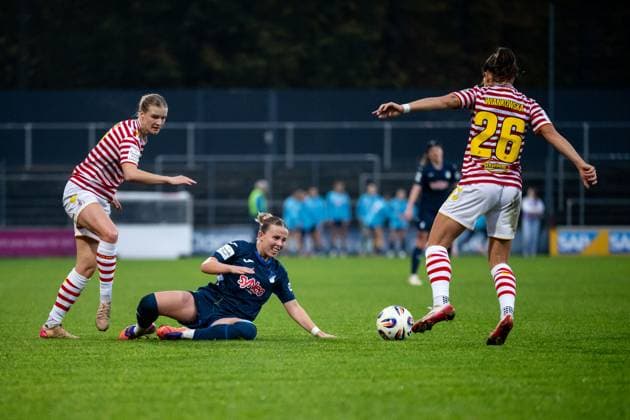 Laura Gloning TSG Hoffenheim, 20 in duel with Anna Lena Stolze FC Koeln, 7 , Martyna Wiankowska FC Koeln, 26 , GER, 1 FC Koeln vs TSG 1899 Hoffenheim, Football Google Pixel Womens Bundesliga, Matchday 10, Season 2025 2026, 09 11 2025 DFB regulations prohibit any use of photographs as image sequences and or quasi video GER, 1 FC Koeln vs TSG 1899 Hoffenheim, Fußball Google Pixel Frauen Bundesliga, 10 Spieltag, Saison 2025 2026, 09 11 2025 Koeln Copyright: xEibner-Pressefoto Memmlerx EP_MMR