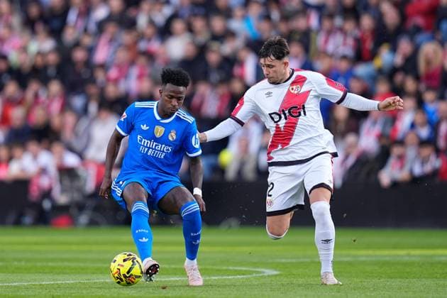 November 9, 2025, Madrid, Madrid, Spain: Vinicius Junior of Real Madrid CF and Andrei Ratiu of Rayo Vallecano in action during the Spanish League, LaLiga EA Sports, football match played between Rayo Vallecano and Real Madrid C.F. at Estadio de Vallecas on November 9, 2025, in Madrid, Spain. Madrid Spain - ZUMAa181 20251109_zaa_a181_123 Copyright: xDennisxAgyemanx