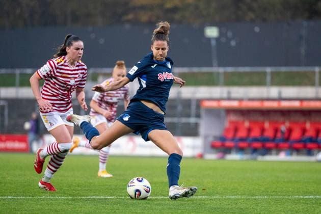 Franziska Harsch TSG Hoffenheim, 17 on the ball, GER, 1 FC Koeln vs TSG 1899 Hoffenheim, Football Google Pixel Frauen Bundesliga, 10 Spieltag, Saison 2025 2026, 09 11 2025 DFB regulations prohibit any use of photographs as image sequences and or quasi video GER, 1 FC Koeln vs TSG 1899 Hoffenheim, Football Google Pixel Frauen Bundesliga, 10 Spieltag, Saison 2025 2026, 09 11 2025 Koeln Copyright: xEibner-Pressefoto Memmlerx EP_MMR