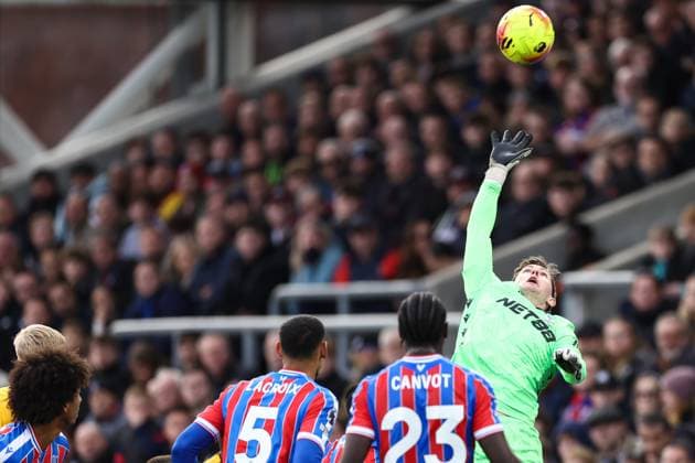 Crystal Palace gegen Brighton Hove Albion 09. November 2025, London Premier League Fußball Crystal Palace gegen Brighton Hove Albion Crystal Palace Torhüter Dean Henderson Foto Jacques Feeney Abseits London UK  Copyright: xJacquesxFeeneyx xOffsidexOffside