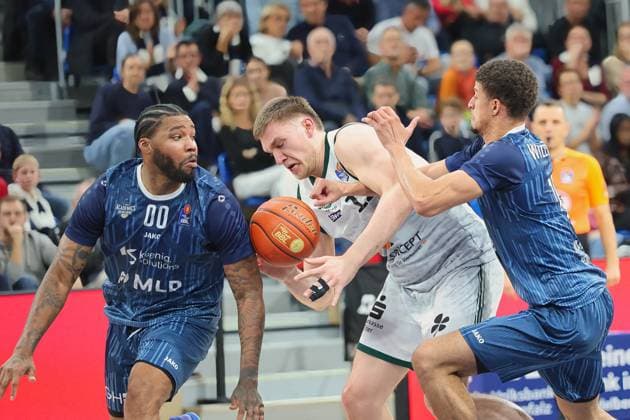 v li Marcus Werthers MLP Academics Heidelberg, 00 , Marten Linßen Vet Concept Gladiators Trier, 12 , Samuell Williamson MLP Academics Heidelberg, 10 GER, MLP Academics Heidelberg vs Vet Concept Gladiators Trier, Basketball, easycredit Basketball Bundesliga, Matchday 7, Season, 2025 2026, 09 11 2025 GER, MLP Academics Heidelberg vs Vet Concept Gladiators Trier, Basketball, easycredit Basketball Bundesliga, Matchday 7, Season, 2025 2026, 09 11 2025 Heidelberg Copyright: xEibner-Pressefoto JoergxHirschx EP_JHH