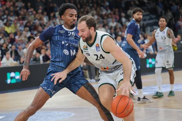 v li in duel, Michael Weathers MLP Academics Heidelberg, 20 , JJ Mann Vet Concept Gladiators Trier, 24 GER, MLP Academics Heidelberg vs Vet Concept Gladiators Trier, Basketball, easycredit Basketball Bundesliga, Matchday 7, Season, 2025 2026, 09 11 2025 GER, MLP Academics Heidelberg vs Vet Concept Gladiators Trier, Basketball, easycredit Basketball Bundesliga, Matchday 7, Season, 2025 2026, 09 11 2025 Heidelberg Copyright: xEibner-Pressefoto JoergxHirschx EP_JHH