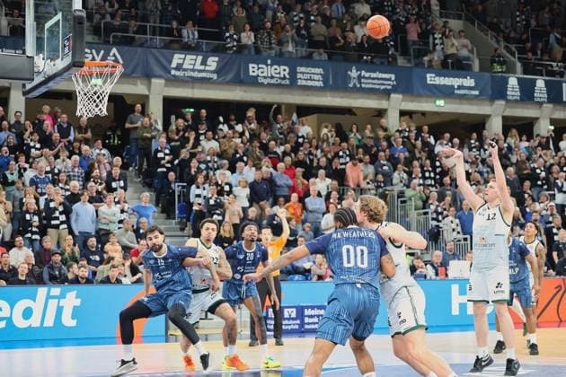 Marten Linßen Vet Concept Gladiators Trier, 12 throws at the basket GER, MLP Academics Heidelberg vs Vet Concept Gladiators Trier, Basketball, easycredit Basketball Bundesliga, 7 Matchday, Season, 2025 2026, 09 11 2025 GER, MLP Academics Heidelberg vs Vet Concept Gladiators Trier, Basketball, easycredit Basketball Bundesliga, 7 Matchday, Season, 2025 2026, 09 11 2025 Heidelberg Copyright: xEibner-Pressefoto JoergxHirschx EP_JHH
