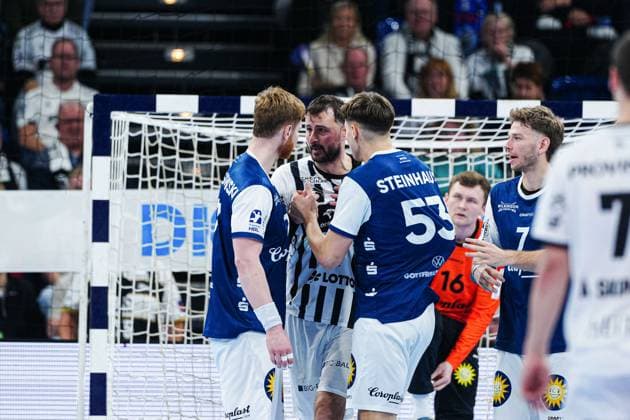 Johannes Wasielewski Bergischer HC, 77 , Soeren Steinhaus Bergischer HC, 53 and Domagoj Duvnjak THW Kiel, 04 clash GER, THW Kiel vs Bergischer HC, Handball, 1 Bundesliga, Matchday 11, Season 2025 2026, 09 11 2025 GER, THW Kiel vs Bergischer HC, Handball, 1 Bundesliga, Matchday 11, Season 2025 2026, 09 11 2025 Kiel Copyright: xEibner-Pressefoto MarcelxvonxFehrnx EP_MFN