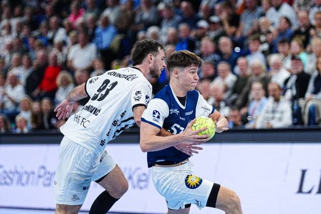 Veron Nacinovic THW Kiel, 93 , Soeren Steinhaus Bergischer HC, 53 GER, THW Kiel vs Bergischer HC, Handball, 1 Bundesliga, Matchday 11, Season 2025 2026, 09 11 2025 GER, THW Kiel vs Bergischer HC, Handball, 1 Bundesliga, Matchday 11, Season 2025 2026, 09 11 2025 Kiel Copyright: xEibner-Pressefoto MarcelxvonxFehrnx EP_MFN