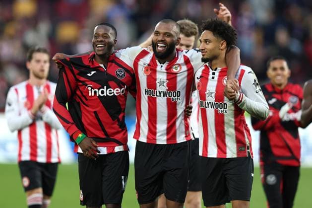 Brentford gegen Newcastle 09 November 2025, London Premier League Fußball Brentford gegen Newcastle United Dango Ouattara, Igor Thiago und Kevin Schade von Brentford feiern Foto Charlotte Wilson Abseits London UK  Copyright: xCharlottexWilsonx xOffsidexOffside