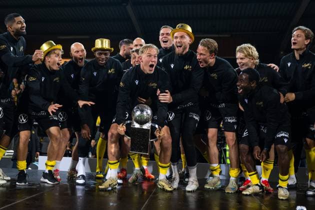 251109 Mjällbys Herman Johansson cheers with Lennart Johanssons trophy after the football match in Allsvenskan between Mjällby and Häcken on November 9, 2025 in Hällevik  Copyright: MATHILDAxSCHULER BB251109MA052