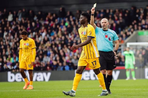 Referee Tim Robinson awards Carlos Baleba (17 Brighton) a yellow card during the Premier League game between Crystal Palace and Brighton and Hove Albion at Selhurst Park in London, England. Copyright: xLiamxAsman SPPx Sportspressphoto_SPR59718