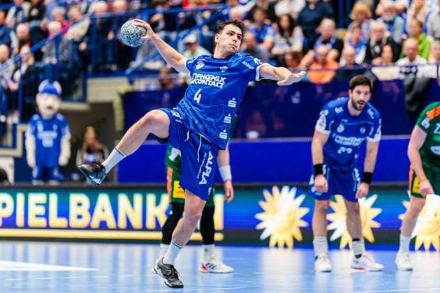 Samuel Zehnder TBV Lemgo Lippe, 04 on 7-meter throw GER, TBV Lemgo Lippe vs TSV Hannover Burgdorf, Handball, 1 Bundesliga, Matchday 11, Season 2025 2026, 09 11 2025 GER, TBV Lemgo Lippe vs TSV Hannover Burgdorf, Handball, 1 Bundesliga, Matchday 11, Season 2025 2026, 09 11 2025 Lemgo Copyright: xEibner-Pressefoto JanxRollingerx EP_JSK