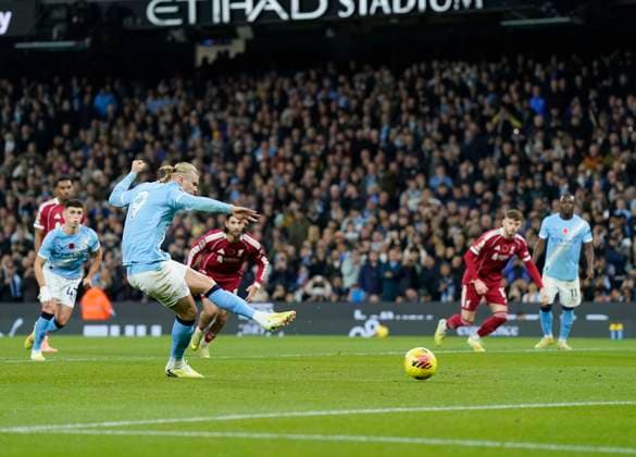 Manchester, England, 9th November 2025. Erling Haaland of Manchester City takes a penalty which is saved during the Manchester City vs Liverpool Premier League match at the Etihad Stadium, Manchester. Picture credit should read: Andrew Yates Sportimage EDITORIAL USE ONLY. No use with unauthorised audio, video, data, fixture lists, club league logos or live services. Online in-match use limited to 120 images, no video emulation. No use in betting, games or single club league player publications. SPI_030_AY_Man_City_Liverpool SPI-4280-0032