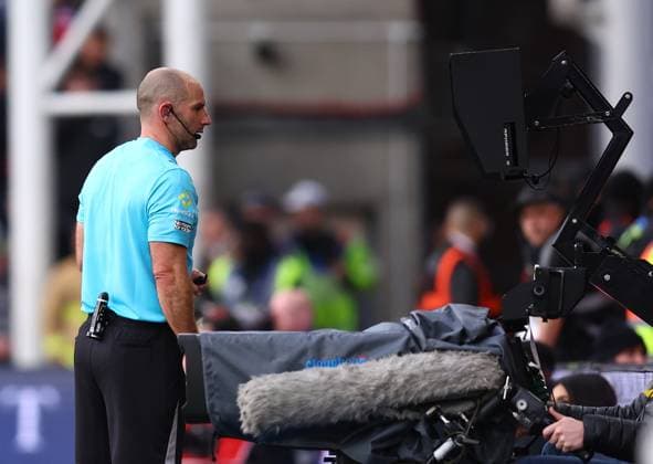 London, England, 9th November 2025. Referee Tim Robinson checks the pitch side VAR monitor before overturning an initial decision to award Brighton and Hove Albion a penalty during the Crystal Palace vs Brighton and Hove Albion Premier League match at Selhurst Park, London. Picture credit should read: Paul Terry Sportimage EDITORIAL USE ONLY. No use with unauthorised audio, video, data, fixture lists, club league logos or live services. Online in-match use limited to 120 images, no video emulation. No use in betting, games or single club league player publications. SPI_032_PT_Crystal_Palace_Brighton SPI-4277-0032