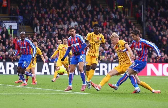 London, England, 9th November 2025. Daichi Kamada of Crystal Palace shoots at goal but fails to score during the Crystal Palace vs Brighton and Hove Albion Premier League match at Selhurst Park, London. Picture credit should read: Paul Terry Sportimage EDITORIAL USE ONLY. No use with unauthorised audio, video, data, fixture lists, club league logos or live services. Online in-match use limited to 120 images, no video emulation. No use in betting, games or single club league player publications. SPI_034_PT_Crystal_Palace_Brighton SPI-4277-0034