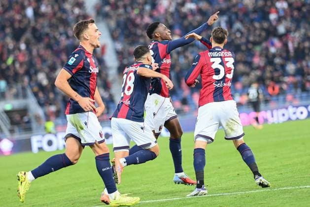 Jhon Lucumi (Bologna FC) celebrating his goal during Bologna FC vs SSC Napoli, Italian soccer Serie A match in Bologna, Italy, November 09 2025  Copyright: xGianlucaxRicci IPAxSportx xipa-agency.netx xx IPA_67748153 IPA_Agency_IPA67748153