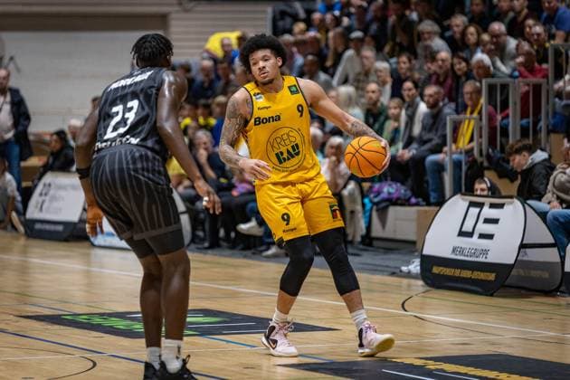 Melkisedek Kwaku Moreaux Tigers Tuebingen, 08 Tylan James Pope Bozic Estriche Knights Kirchheim, 09 GER, Bozic Estriche Knights Kirchheim vs Tigers Tuebingen, BARMER 2 Basketball Bundesliga, 08 Matchday, Season 2025 2026, 09 11 2025 GER, Bozic Estriche Knights Kirchheim vs Tigers Tuebingen, BARMER 2 Basketball Bundesliga, 08 Matchday, Season 2025 2026, 09 11 2025 Kirchheim an der Teck Copyright: xEibner-Pressefoto NinaxSanderx EP_NSR