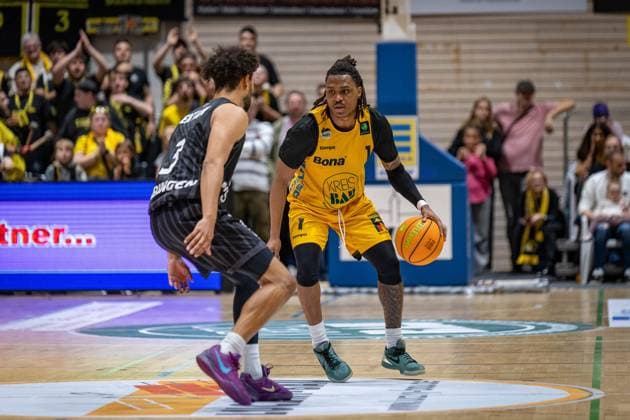 Miles Lamar Tention Tigers Tuebingen, 03 Phillip Montreal Russell Bozic Estriche Knights Kirchheim, 01 GER, Bozic Estriche Knights Kirchheim vs Tigers Tuebingen, BARMER 2 Basketball Bundesliga, 08 Matchday, Season 2025 2026, 09 11 2025 GER, Bozic Estriche Knights Kirchheim vs Tigers Tuebingen, BARMER 2 Basketball Bundesliga, 08 Matchday, Season 2025 2026, 09 11 2025 Kirchheim an der Teck Copyright: xEibner-Pressefoto NinaxSanderx EP_NSR