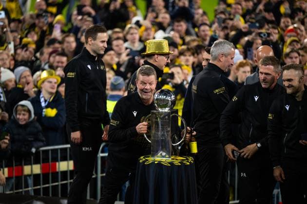251109 Mjällbys coach Anders Torstensson cheers after the football match in Allsvenskan between Mjällby and Häcken on November 9, 2025 in Hällevik  Copyright: CARLxSANDIN BB251109CS047