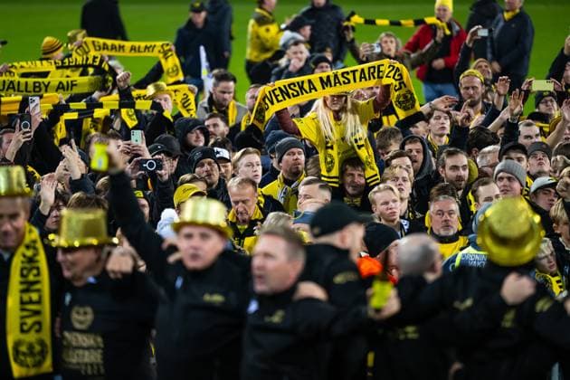 251109 Mjällbys supporters cheer after the football match in Allsvenskan between Mjällby and Häcken on November 9, 2025 in Hällevik  Copyright: CARLxSANDIN BB251109CS049