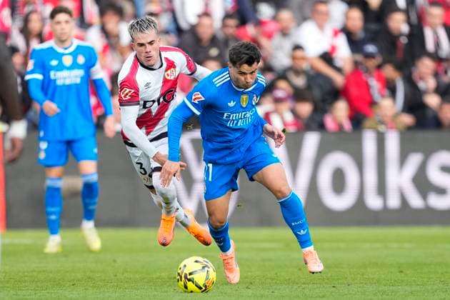 November 9, 2025, Madrid, Madrid, Spain: Brahim Diaz of Real Madrid CF and Pep Chavarria of Rayo Vallecano in action during the Spanish League, LaLiga EA Sports, football match played between Rayo Vallecano and Real Madrid C.F. at Estadio de Vallecas on November 9, 2025, in Madrid, Spain. Madrid Spain - ZUMAa181 20251109_zaa_a181_149 Copyright: xOscarxJ.xBarrosox