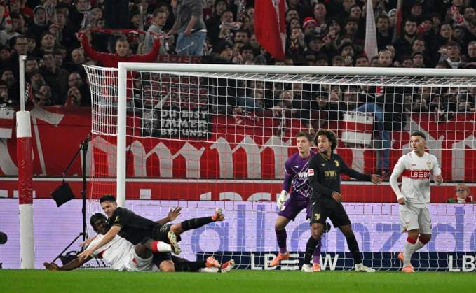 Penalty area scene, goal area scene duel, action Foul by Keven Schlotterbeck FC Augsburg FCA 31 against Dan Axel Zagadou VfB Stuttgart 23 Referee Referee Harm Osmers whistles for VAR, video assistant referee, video evidence, Video referee Video assistant referee Penalty kick, penalty kick VfB Stuttgart vs FC Augsburg FCA 09 11 2025 DFL REGULATIONS PROHIBIT ANY USE OF PHOTOGRAPHS AS IMAGE SEQUENCES AND OR QUASI VIDEO VfB Stuttgart vs FC Augsburg FCA