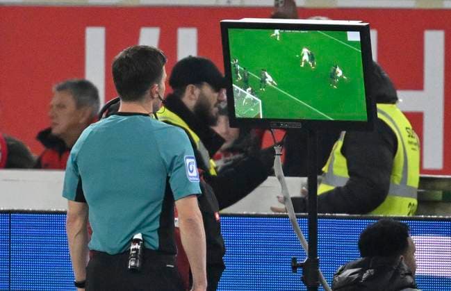 Penalty area scene, goal area scene, tackle, action Foul by Keven Schlotterbeck FC Augsburg FCA 31 against Dan Axel Zagadou VfB Stuttgart 23 not in picture Referee Harm Osmers whistles for VAR, video assistant referee, video evidence, Video referee Video assistant referee Penalty kick, penalty kick VfB Stuttgart vs FC Augsburg FCA 09 11 2025 DFL REGULATIONS PROHIBIT ANY USE OF PHOTOGRAPHS AS IMAGE SEQUENCES AND OR QUASI VIDEO VfB Stuttgart vs FC Augsburg FCA