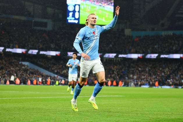 Erling Haaland of Manchester City scores to make it 1-0 and celebrates Manchester City v Liverpool, Premier League, Football, Etihad Stadium, Manchester, UK - 09 Nov 2025Manchester Etihad Stadium United Kingdom EDITORIAL USE ONLY No use with unauthorised audio, video, data, fixture lists, club league logos or live services. Online in-match use limited to 120 images, no video emulation. No use in betting, games or single club league player publications. Copyright: xPaulxCurrie Shutterstockx 15702266ao