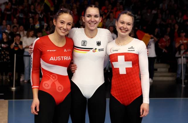 BAU 09 11 2025 Göppingen Artistic Cycling UCI Indoor Cycling World Championships 2025, Womens Singles, f l Lorena Schneider AUT, 3rd place , World Champion Jana Pfann GER , Alessa Hotz SUI, 2nd place
