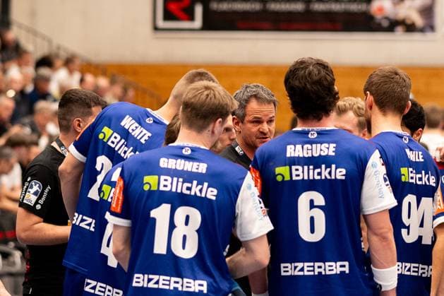 Time-out,, Matthias Flohr, HBW Balingen Weilstetten, Coach tunes up his team, HBW Balingen Weilstetten vs TuSEM Essen, Handball, 2 Bundesliga, Matchday 10, Season 2025 2026, 09 11 2025 Eibner Pressefoto Andreas Ulmer HBW Balingen Weilstetten vs TuSEM Essen, Handball, 2 Bundesliga, Matchday 10, Season 2025 2026, 09 11 2025 Balingen Copyright: xEibner-Pressefoto AndreasxUlmerx EP_AUR