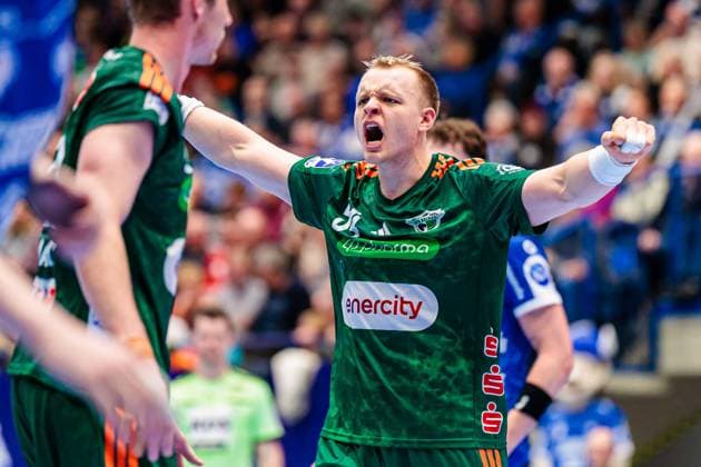 Justus Fischer TSV Hannover Burgdorf, 54 cheers GER, TBV Lemgo Lippe vs TSV Hannover Burgdorf, Handball, 1 Bundesliga, Matchday 11, Season 2025 2026, 09 11 2025 GER, TBV Lemgo Lippe vs TSV Hannover Burgdorf, Handball, 1 Bundesliga, Matchday 11, Season 2025 2026, 09 11 2025 Lemgo Copyright: xEibner-Pressefoto JanxRollingerx EP_JSK