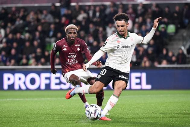 FC Metz v OGC Nice - Ligue 1 McDonald s 2025 2026 12 Alpha Amadou TOURE (fcm) - 10 Sofiane DIOP (ogcn) during the Ligue 1 McDonald s match between Metz and Nice at Stade Saint-Symphorien on November 9, 2025 in Metz, France. Metz France  Copyright: xFEPx 776348196